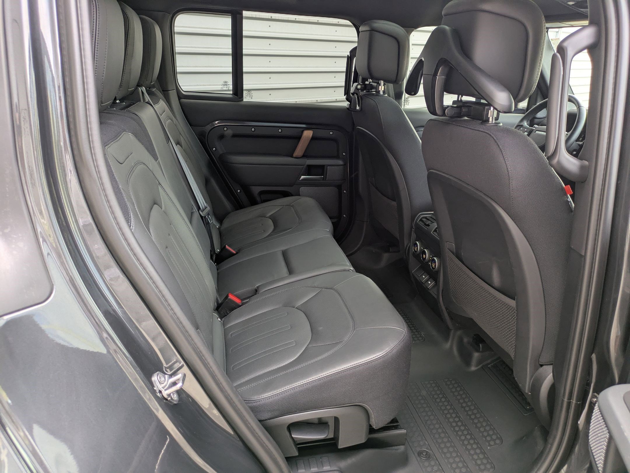 2023 Land Rover Defender 110 photo 29