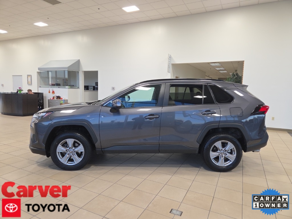 2024 Toyota RAV4 XLE's photo