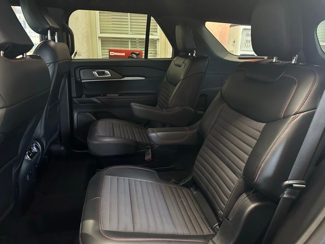 2025 Ford Explorer ST-Line photo 22