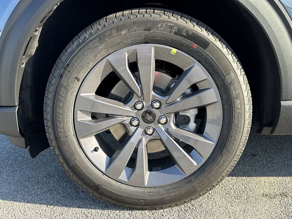 2025 Ford Explorer photo 18