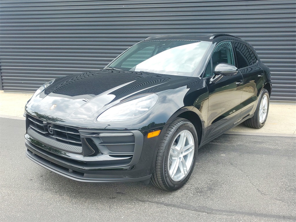 2025 Porsche Macan T's photo