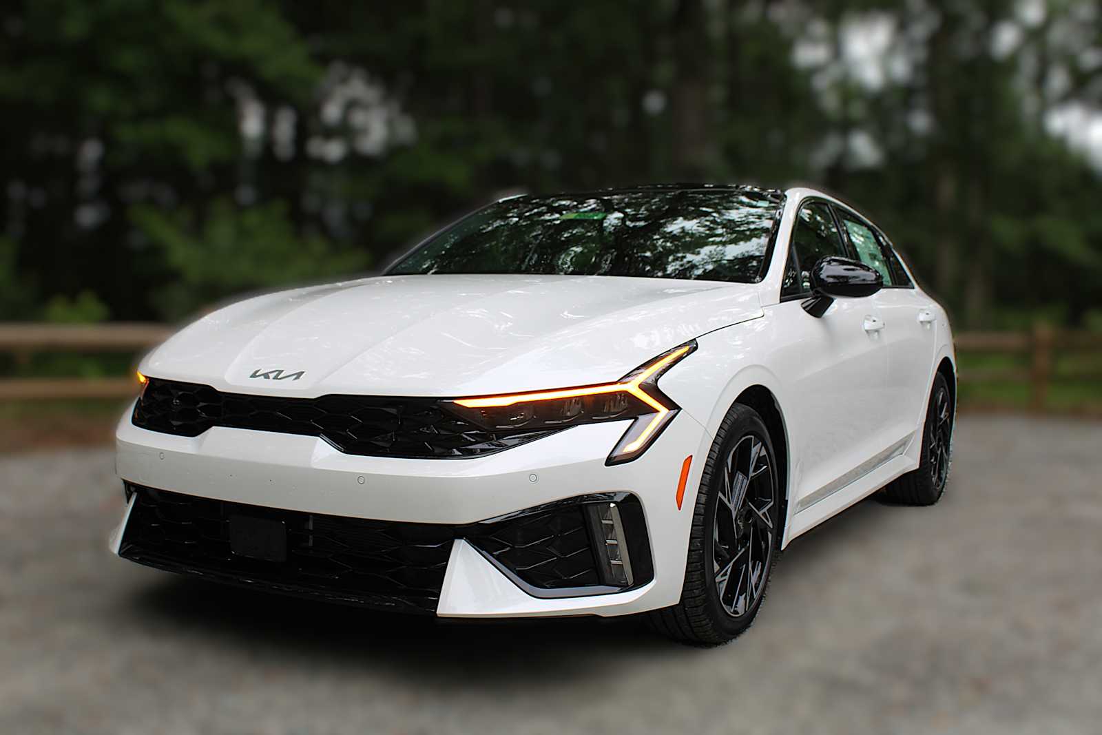 2025 Kia K5 GT-Line photo 4