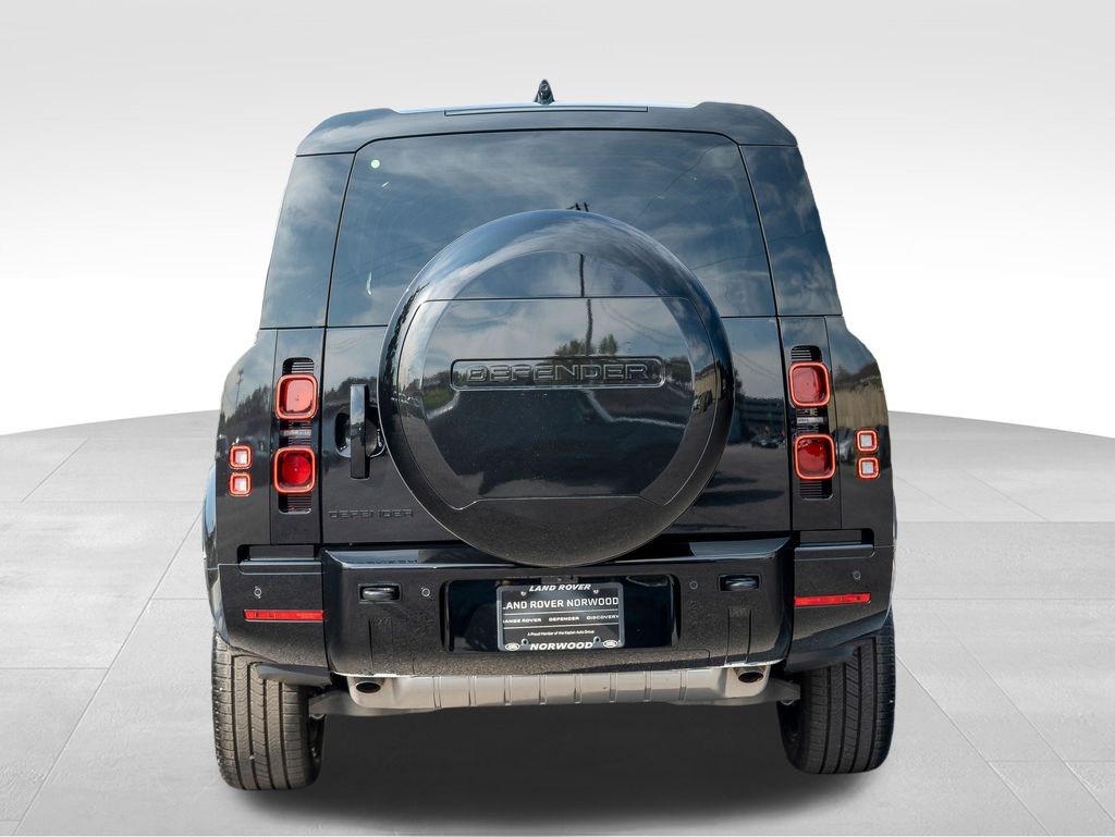 2025 Land Rover Defender 130 X-Dynamic SE photo 5