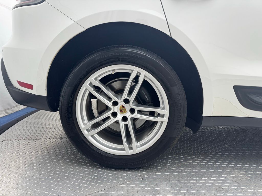 2022 Porsche Macan Base photo 9