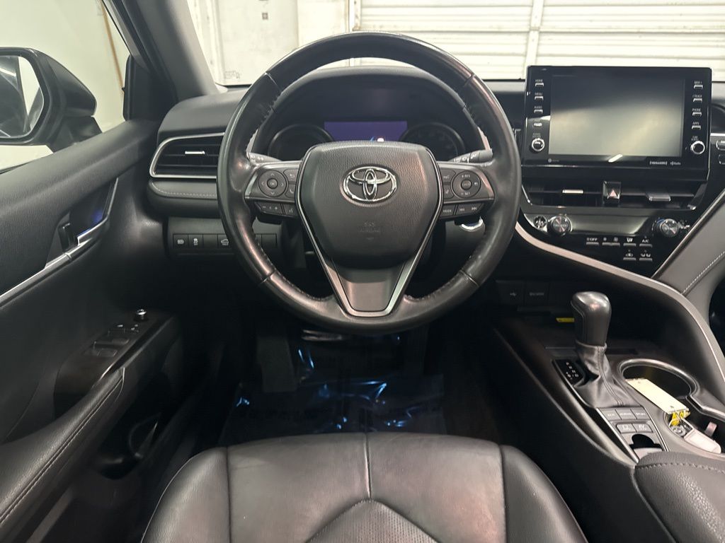 2022 Toyota Camry Hybrid XSE photo 16