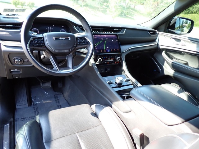 2022 Jeep Grand Cherokee Overland photo 17