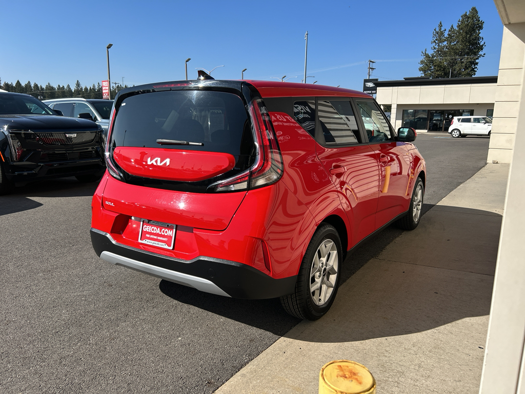 2024 Kia Soul LX photo 3