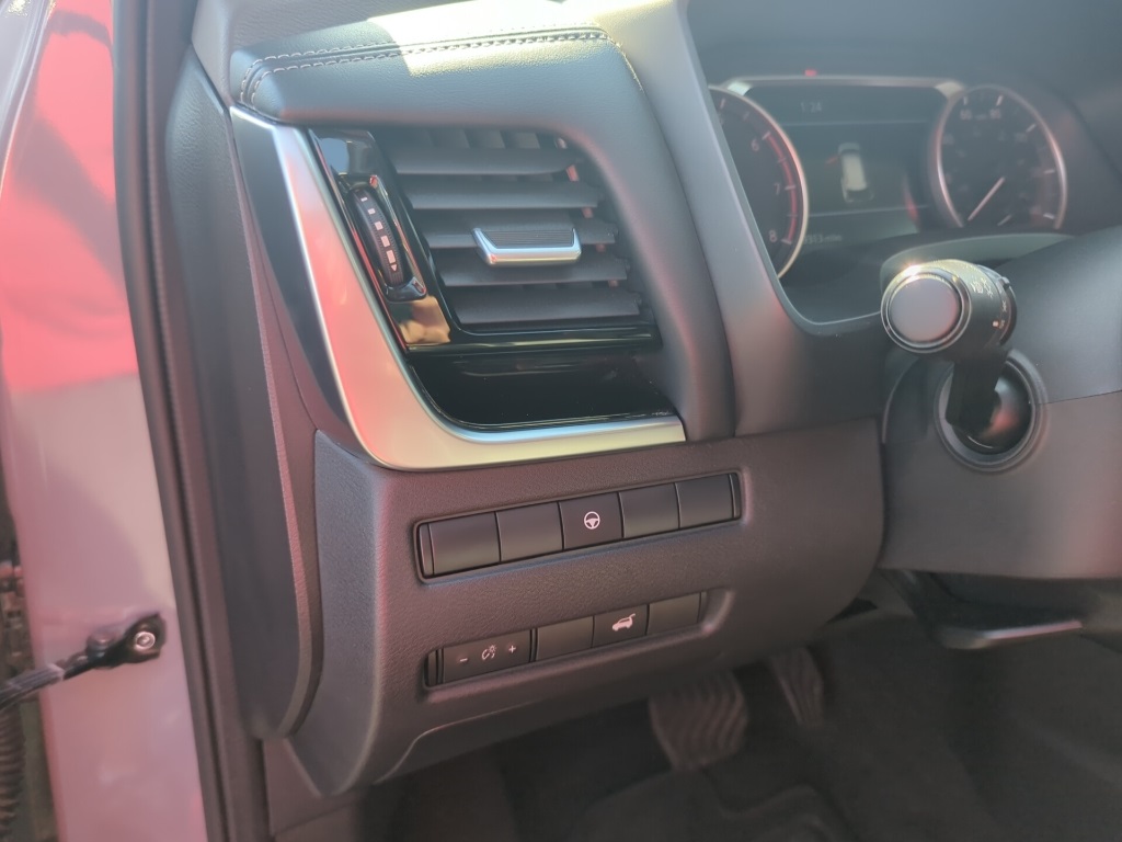2022 Nissan Rogue SL photo 10
