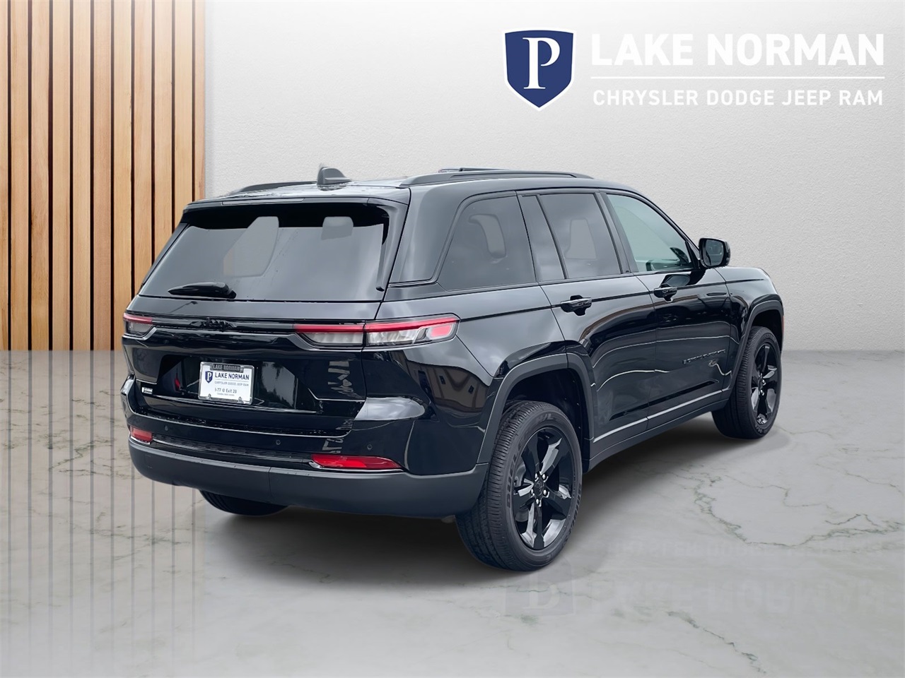 2025 Jeep Grand Cherokee Altitude X photo 2