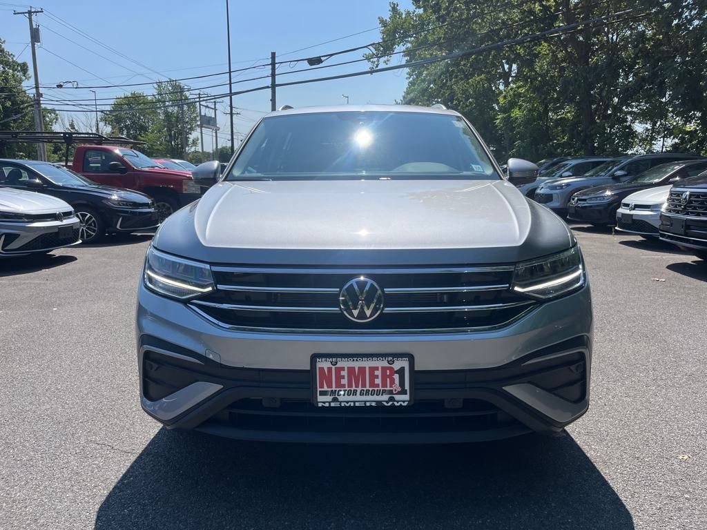 2022 Volkswagen Tiguan SE photo 3
