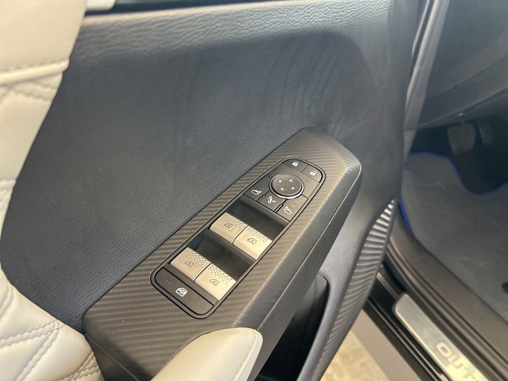 2025 Mitsubishi Outlander PHEV SEL Platinum photo 42
