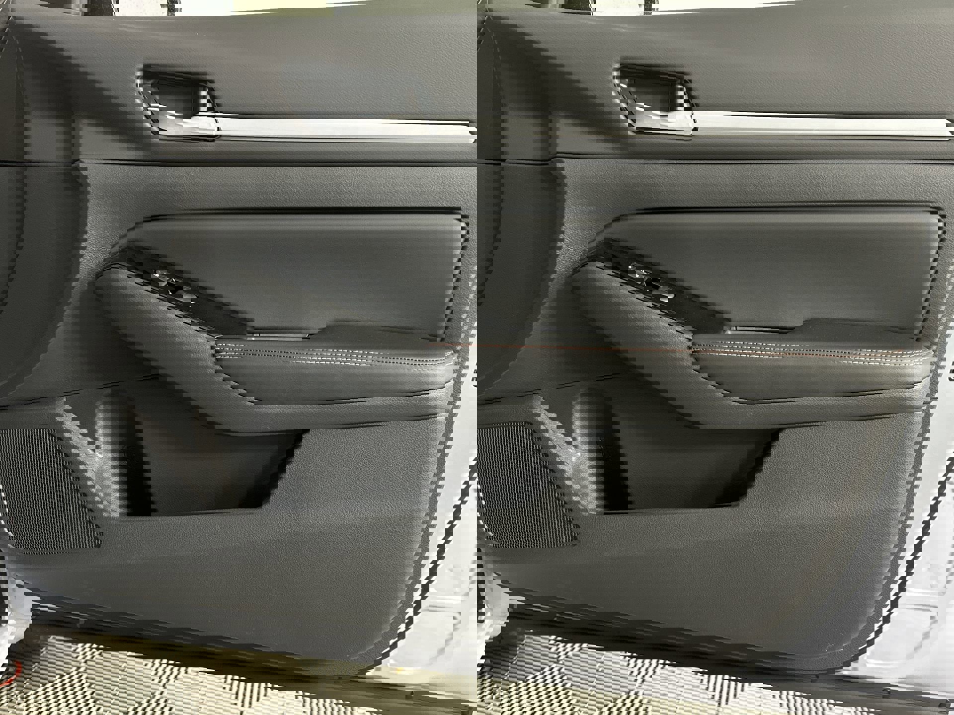 2025 Nissan Altima SR photo 30