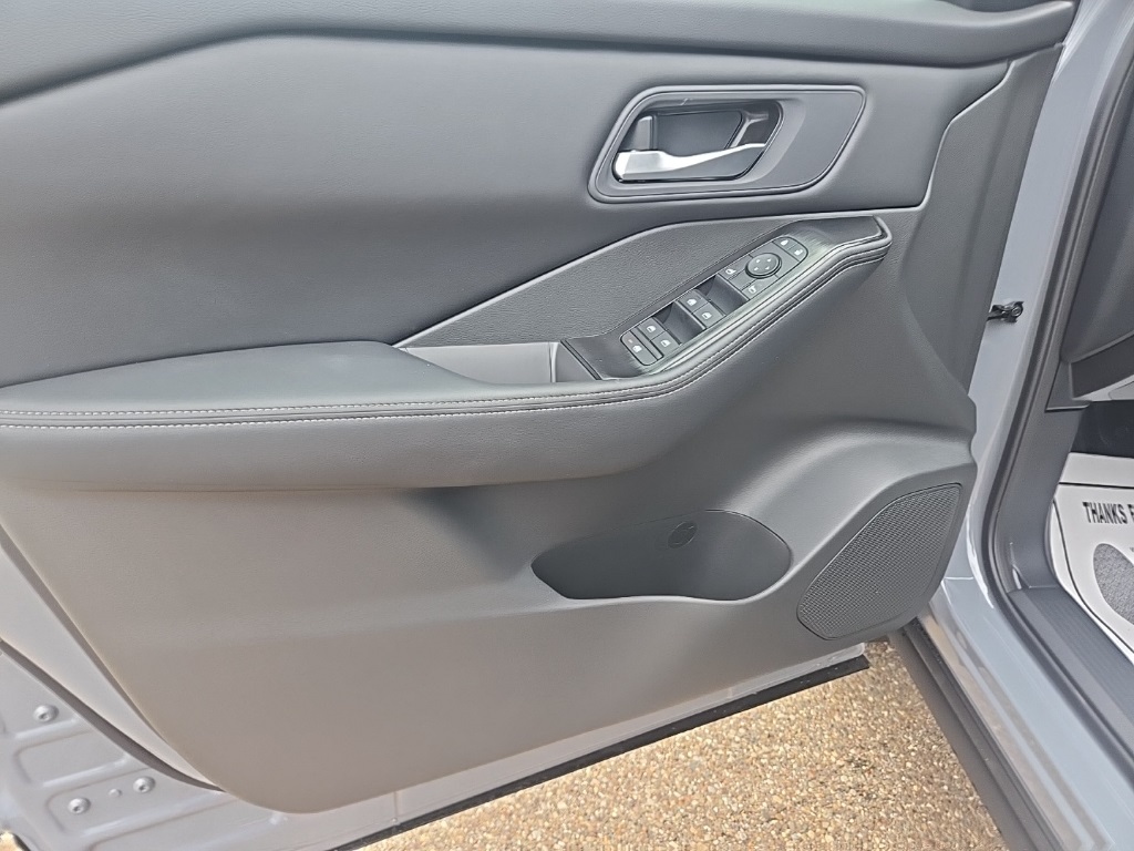 2026 Nissan Rogue SV photo 12