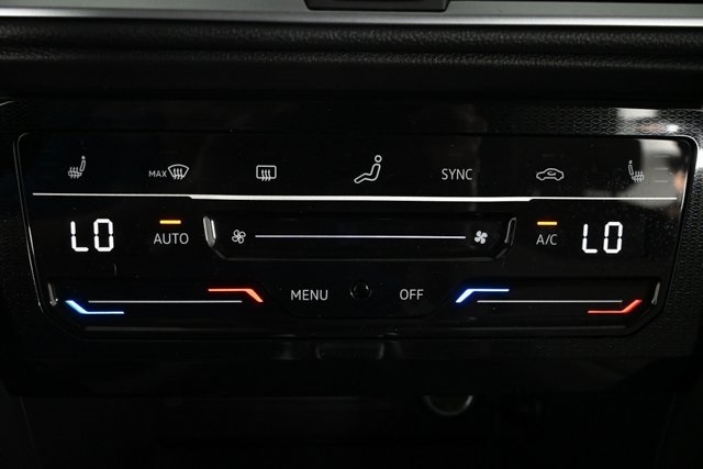 2025 Volkswagen Taos SE photo 11