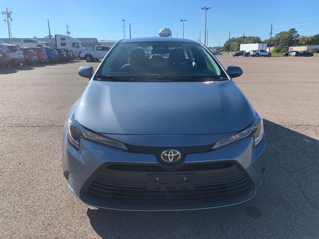 2023 Toyota Corolla LE photo 2