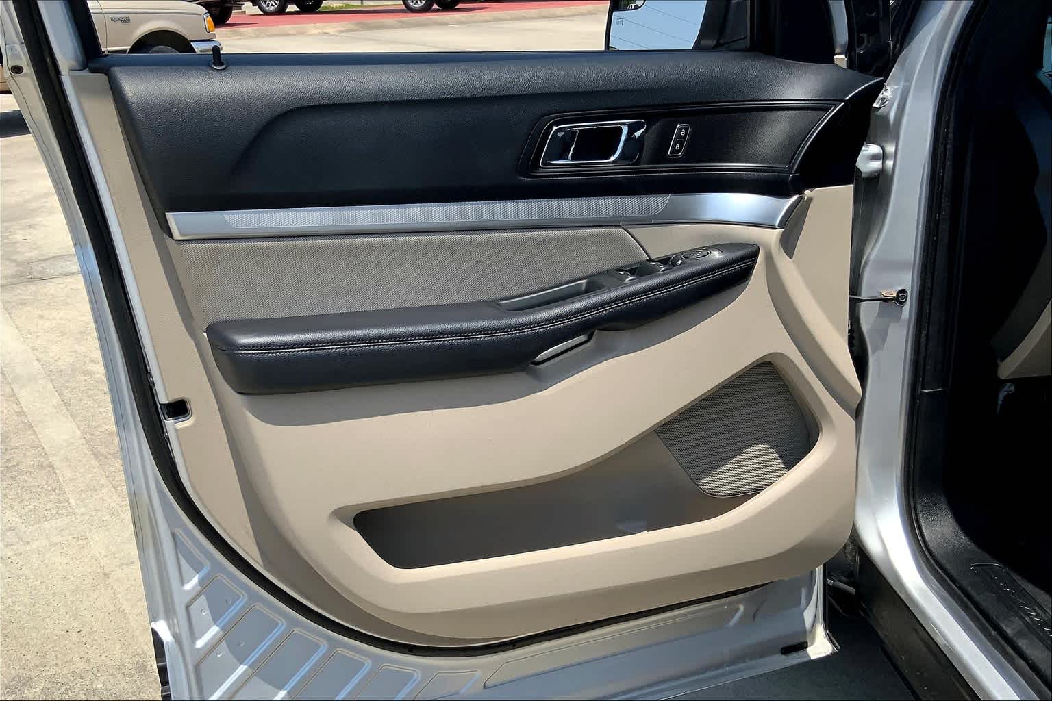 2019 Ford Explorer Base photo 18