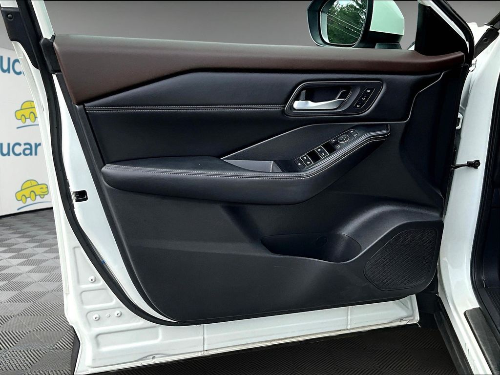 2023 Nissan Rogue SL photo 10