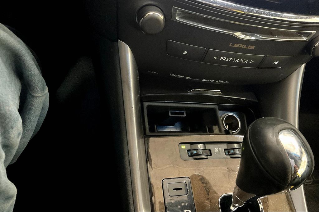 2014 Lexus IS 350C photo 26