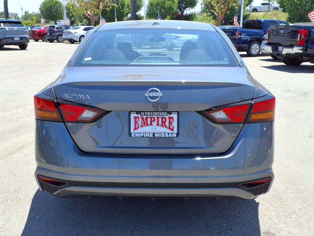 2025 Nissan Altima SV photo 4