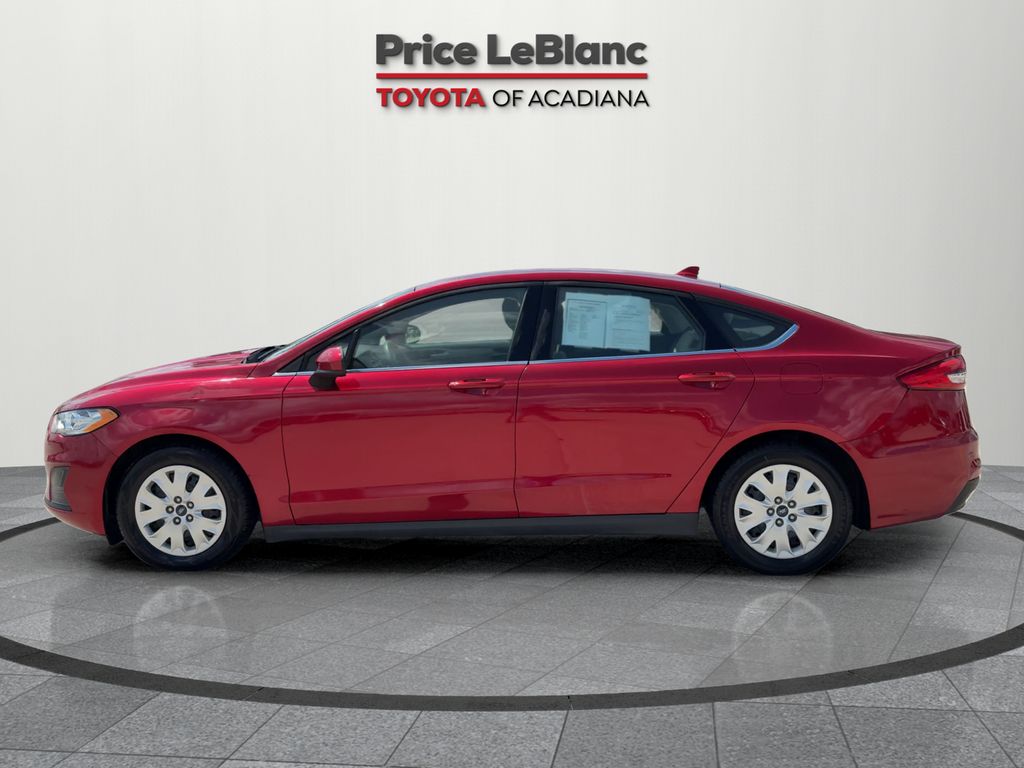 2020 Ford Fusion S photo 4