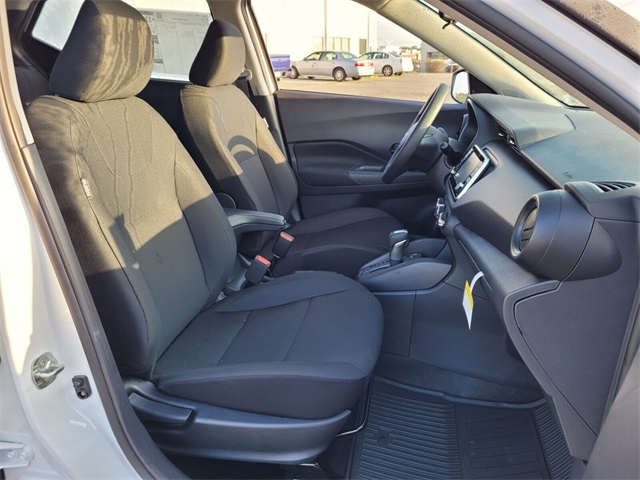 2025 Nissan Kicks Play S photo 9
