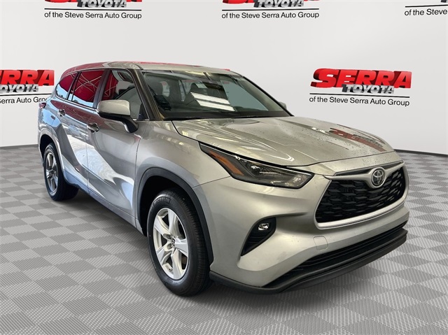 2024 Toyota Highlander LE's photo