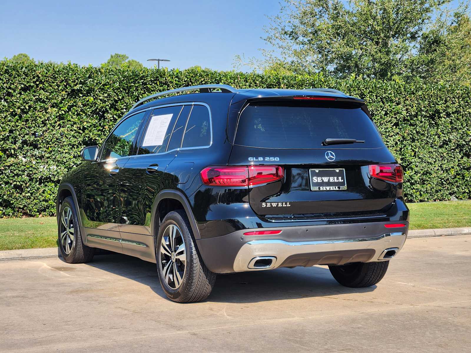 2025 Mercedes Benz GLB 250 photo 4
