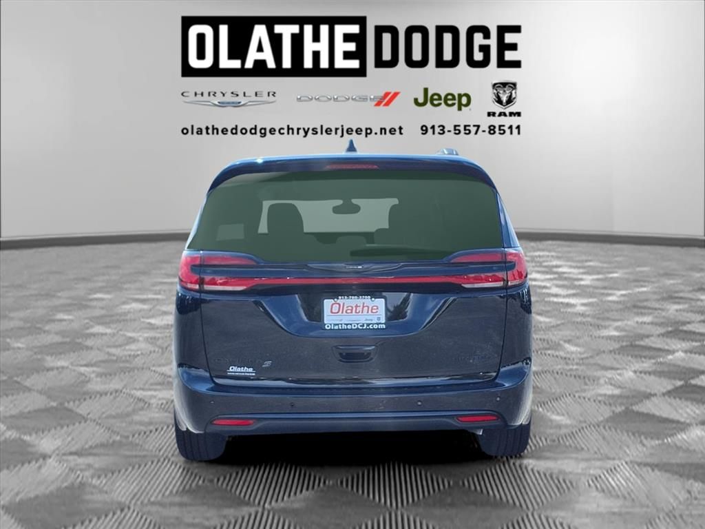 2026 Chrysler Pacifica Limited photo 24