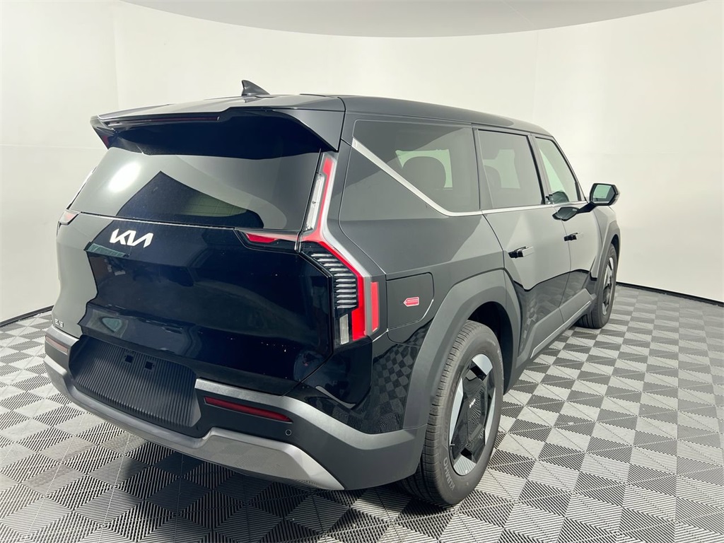 2026 Kia EV9 Light Long Range photo 3