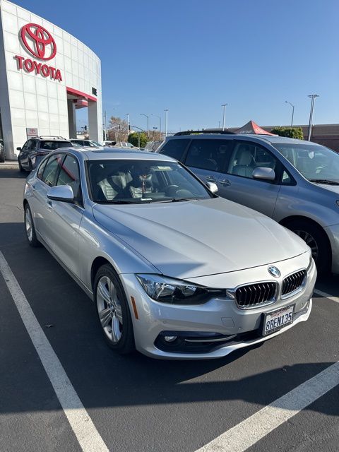 2017 BMW 3 Series 330i's photo