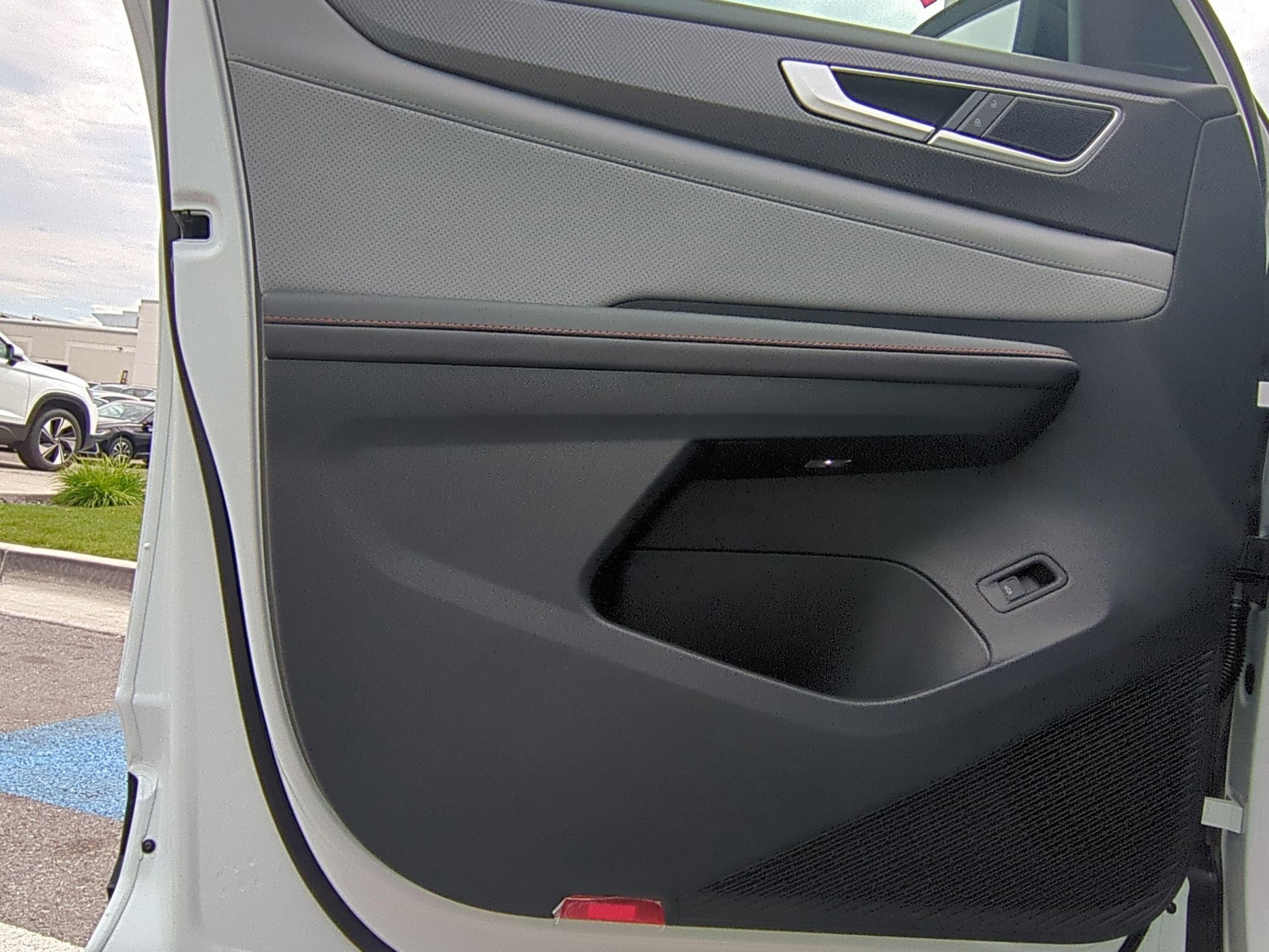 2025 Volkswagen Atlas Peak Edition SE photo 4
