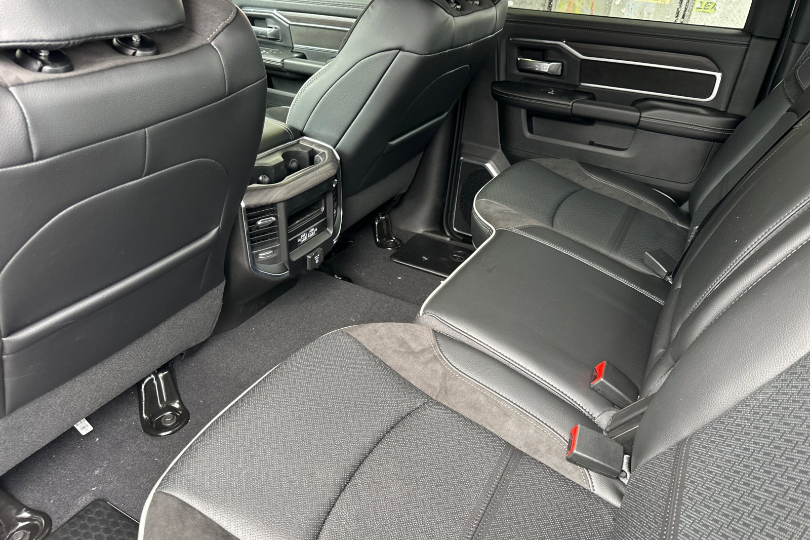 2025 Ram 2500 Laramie photo 9