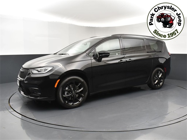 2026 Chrysler Pacifica Limited photo 2