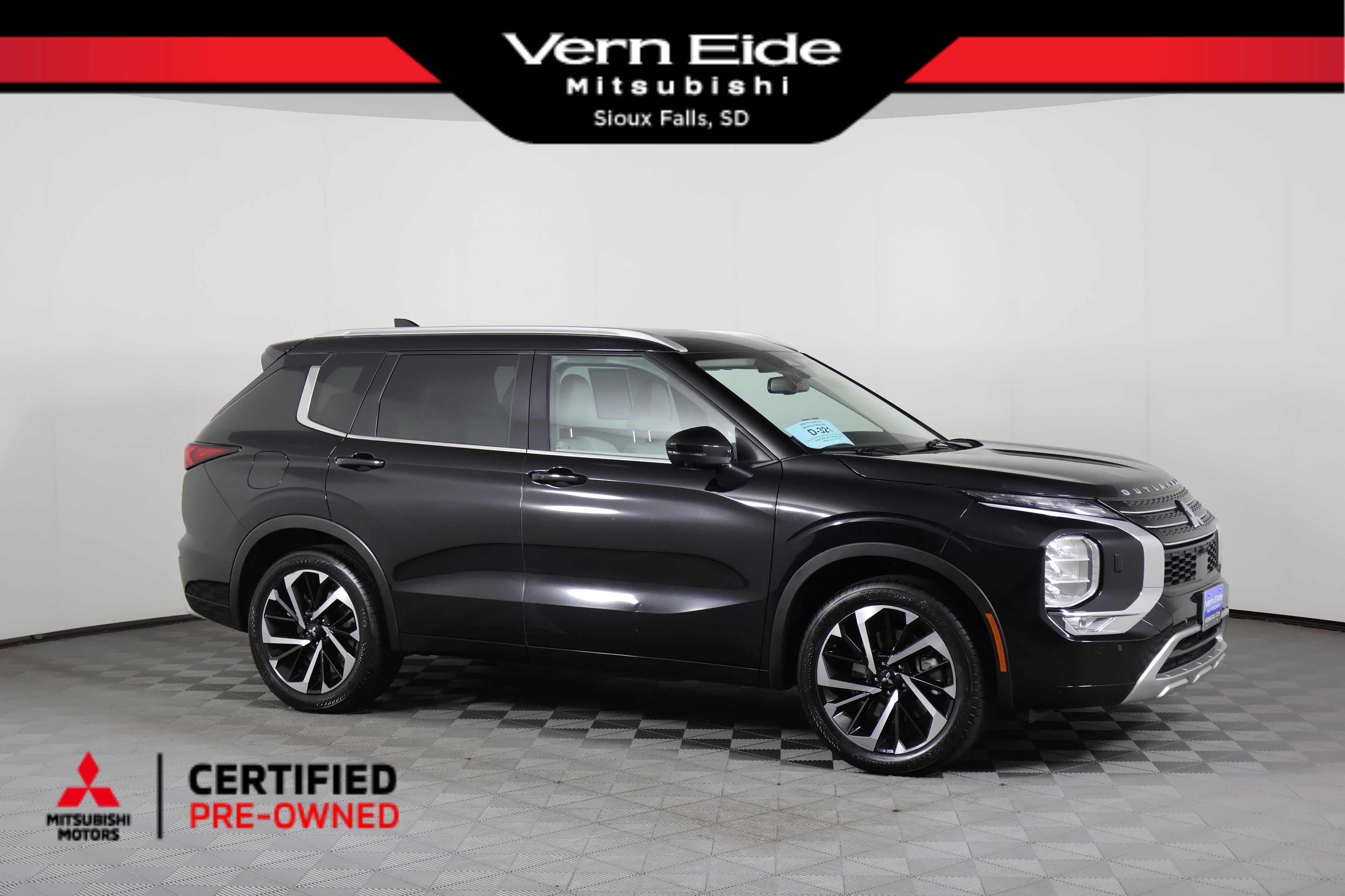 2023 Mitsubishi Outlander SEL's photo