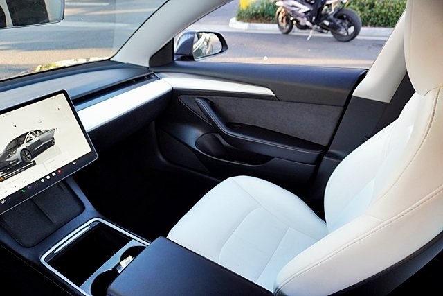 Used 2023  Tesla Long Range image 22