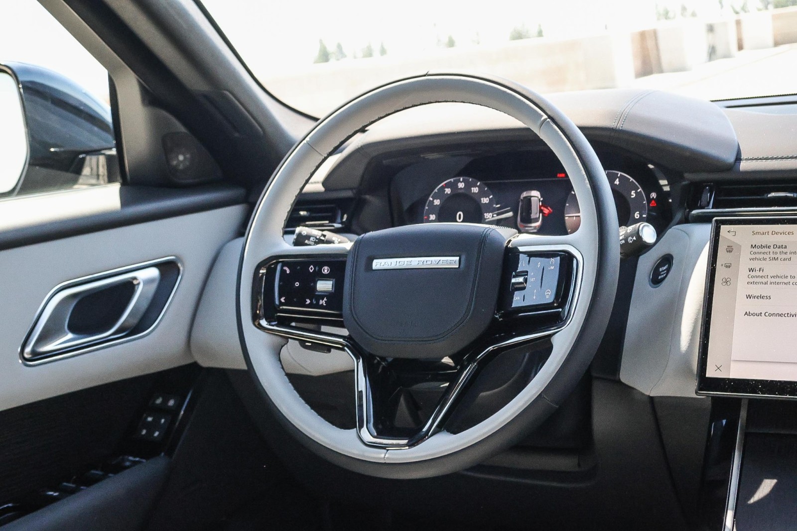 2026 Land Rover Range Rover Velar SE photo 16