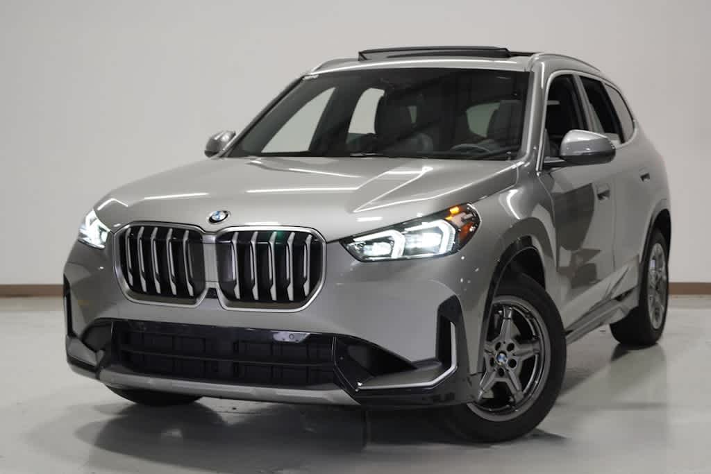 2025 BMW X1 28i's photo