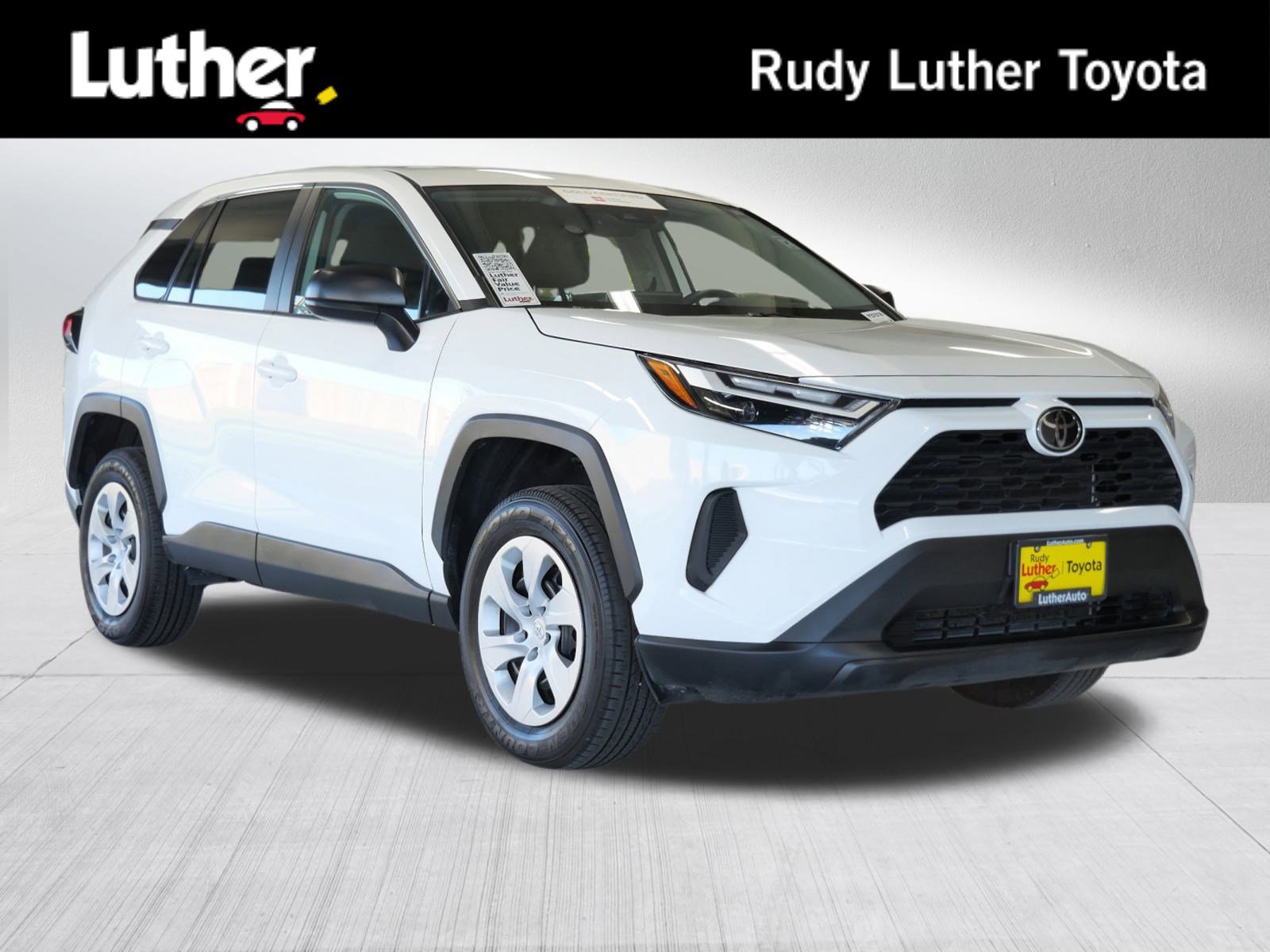 2024 Toyota RAV4 LE's photo