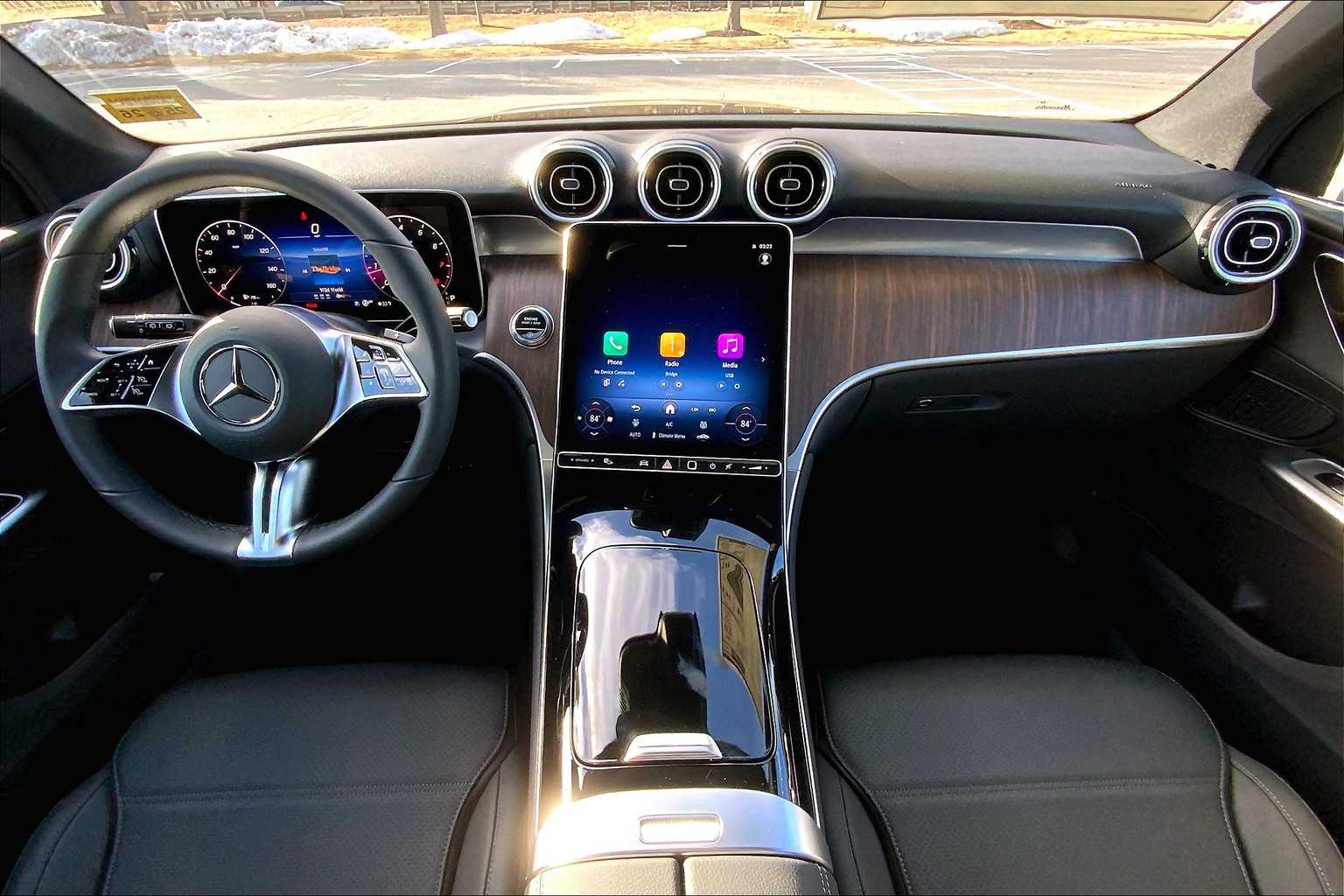 2025 Mercedes Benz GLC 300 4MATIC photo 5