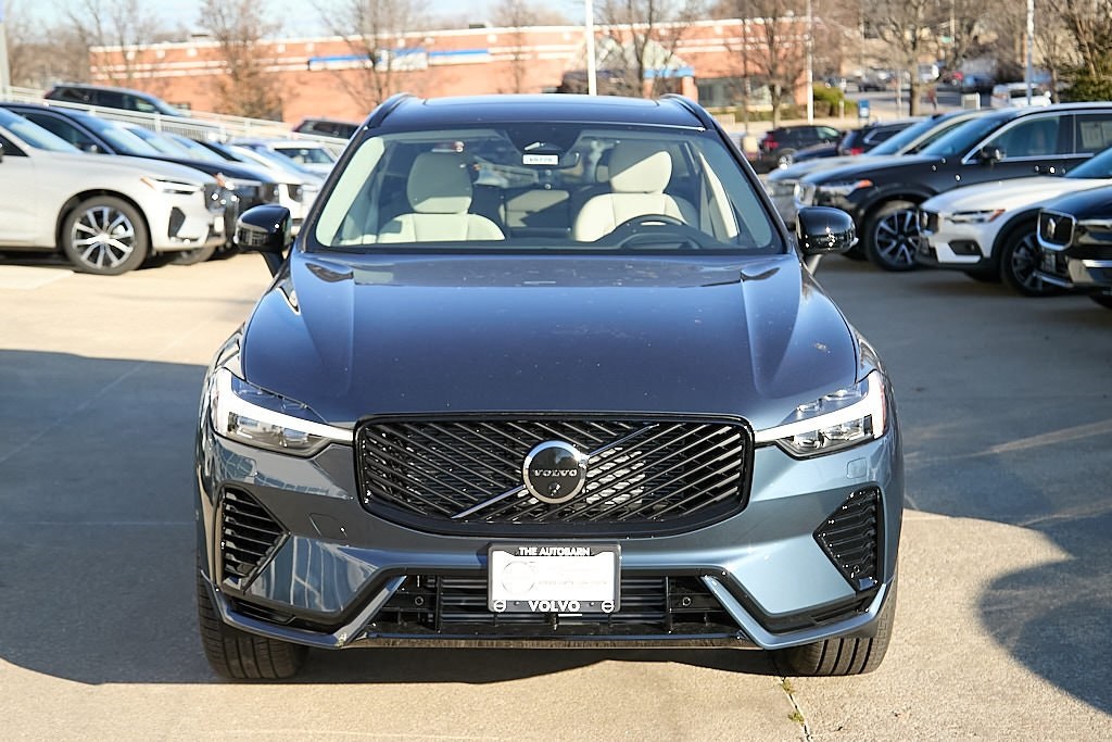 2026 VOLVO XC60 - Image 4