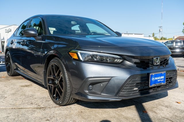 2024 Honda Civic Sport Touring Hatchback photo 2