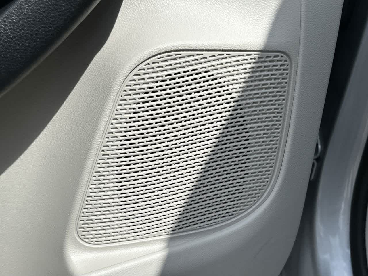 2023 Chrysler Pacifica Touring L photo 37