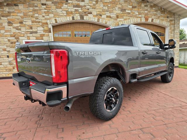 2025 Ford F-350 XLT photo 3