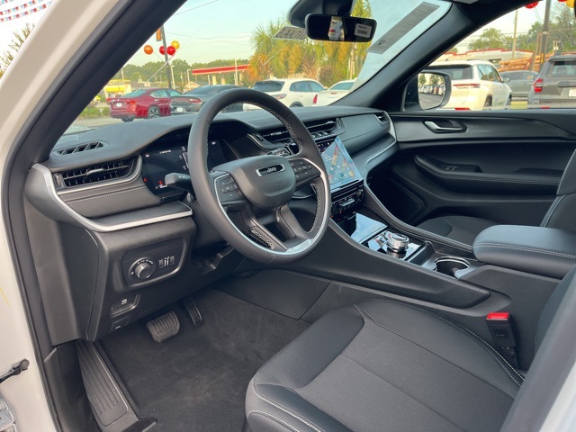 2025 Jeep Grand Cherokee Laredo X photo 5