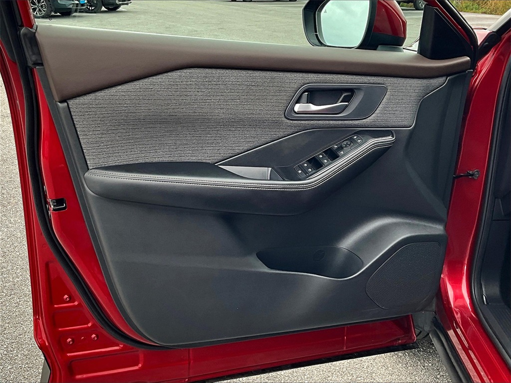 2023 Nissan Rogue SV photo 6