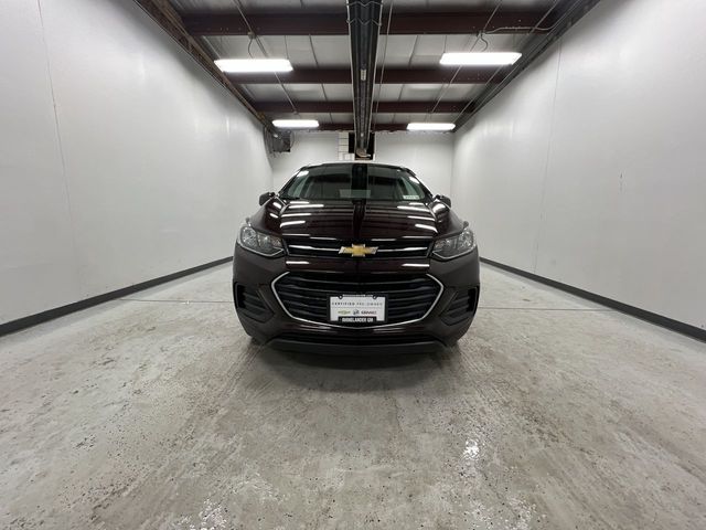 2022 Chevrolet Trax LS photo 3