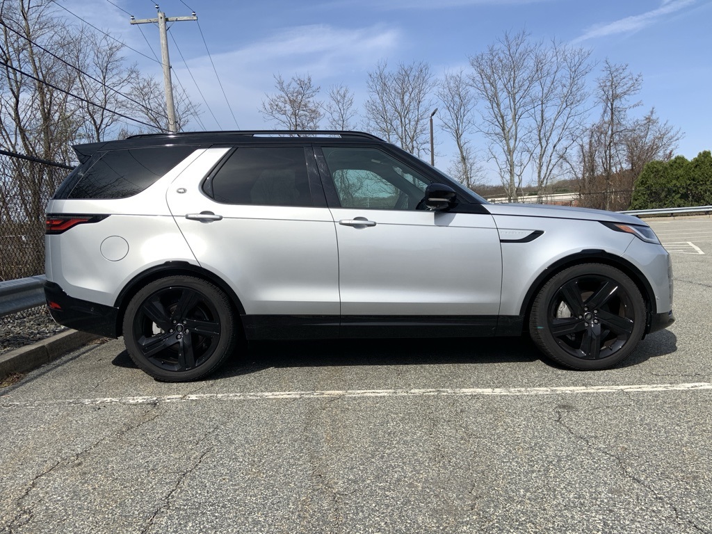 2024 Land Rover Discovery SE photo 4