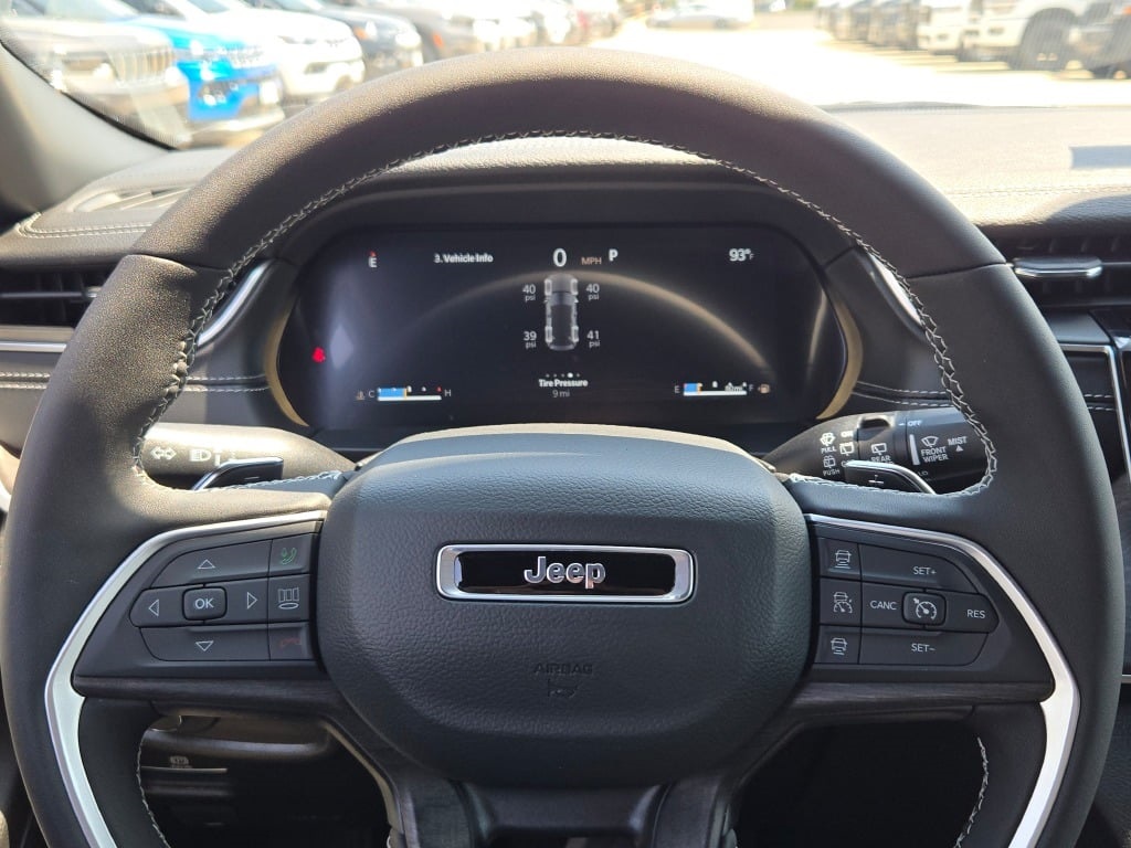 2025 Jeep Grand Cherokee Limited photo 33