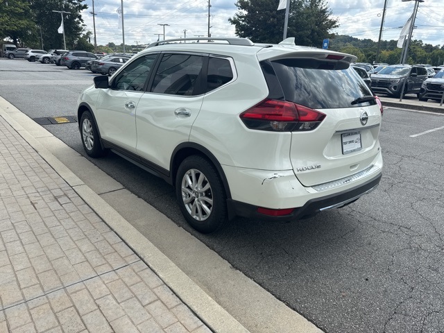 2017 Nissan Rogue SV photo 4