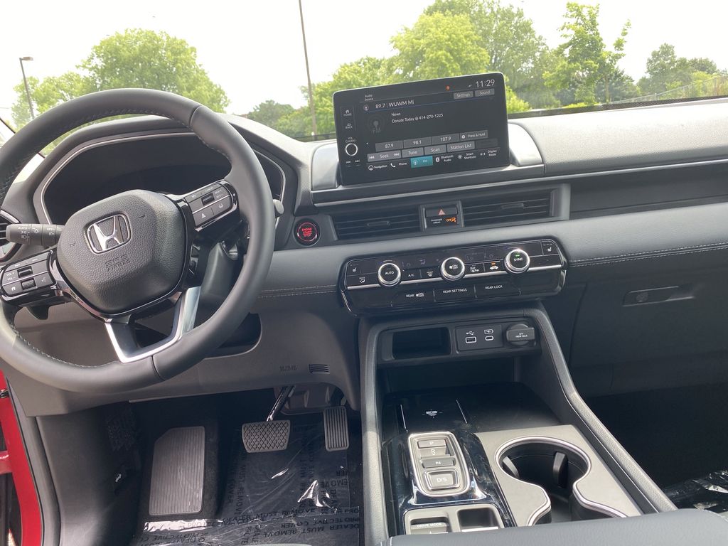 2025 Honda Pilot Touring photo 4